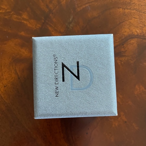 NWT New Directions Tear Drop Cubic Zirconia Necklace and Earrings - Picture 3 of 3